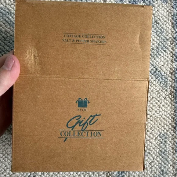 New in Box Vintage Avon Spice Jar Victorian Cottage Salt and Pepper Shakers - Picture 3 of 6